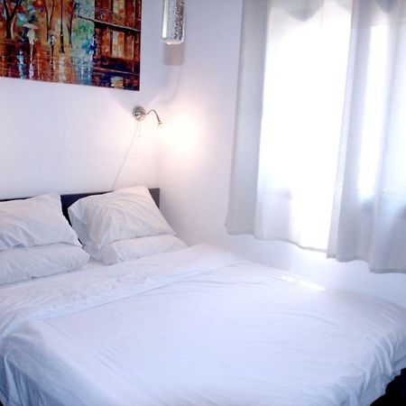 Central Apartment With Shelter Room -1 Bedroom & Living Room And Balcony Tel Aviv Exterior foto